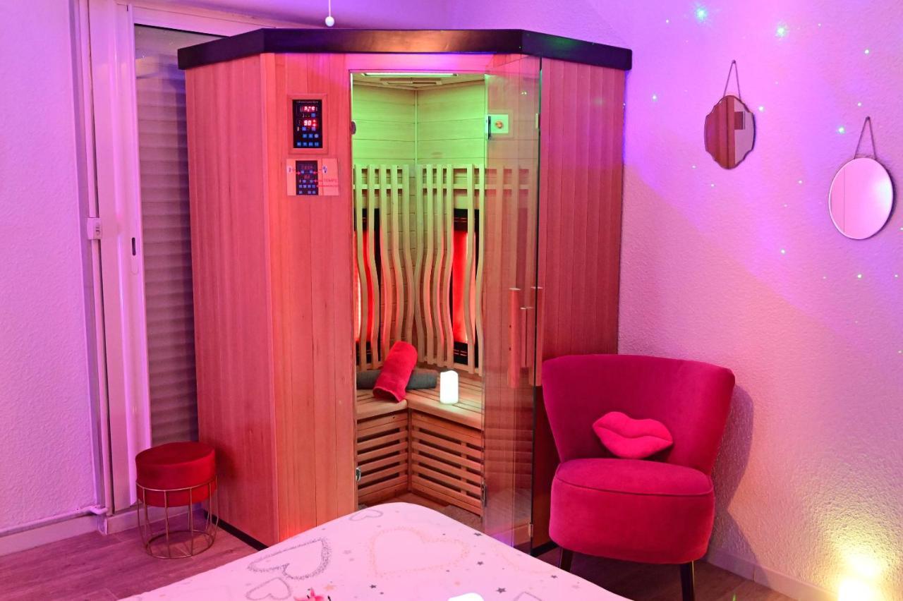 Luxe Sauna Privatif Et Grand Bain Jacuzzi A Deux A Biscarosse Plage Pour Nuit Romantique Avec Decoration Led Et Bougies บิสการ์รอส ภายนอก รูปภาพ