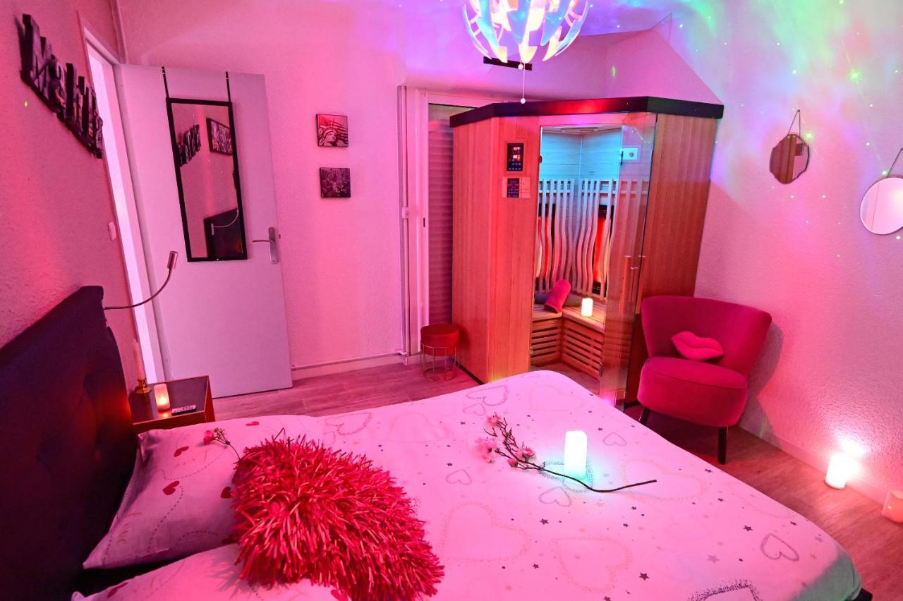 Luxe Sauna Privatif Et Grand Bain Jacuzzi A Deux A Biscarosse Plage Pour Nuit Romantique Avec Decoration Led Et Bougies บิสการ์รอส ภายนอก รูปภาพ